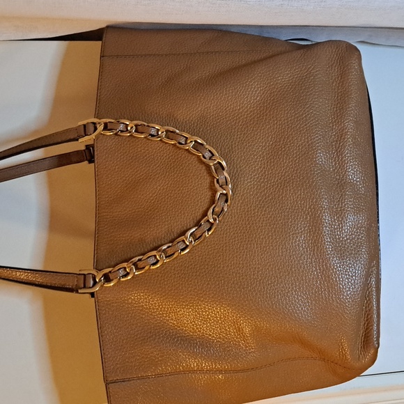 🎆Michael Kors Tan Soft Pebble Leather with Beautiful Gold Hardware - Picture 4 of 13